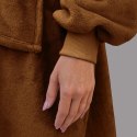 Bluzair Kocobluza kolor brązowy, rozmiar oversize, 4w1 jako : komfortowa bluza, ciepły koc, miękki szlafrok i wygodna poduszka.